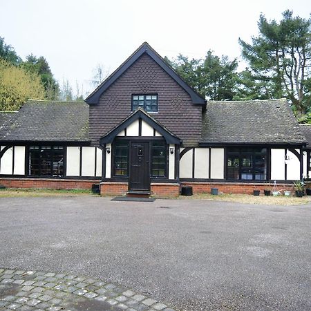 Beautiful Cottage In Brentwood Kelvedon Hatch Экстерьер фото