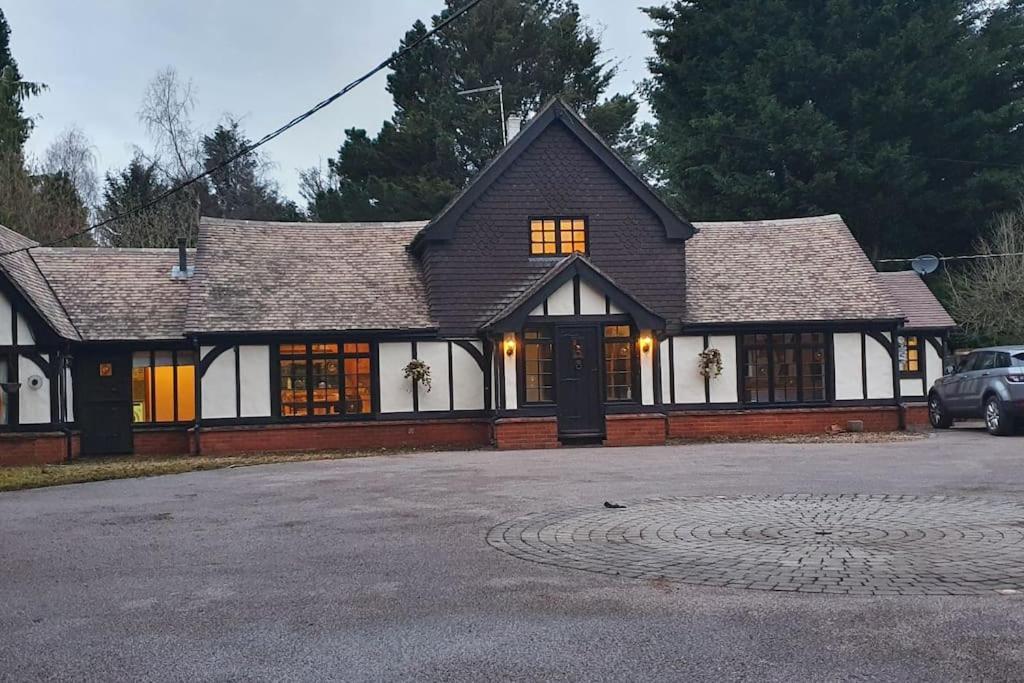 Beautiful Cottage In Brentwood Kelvedon Hatch Экстерьер фото