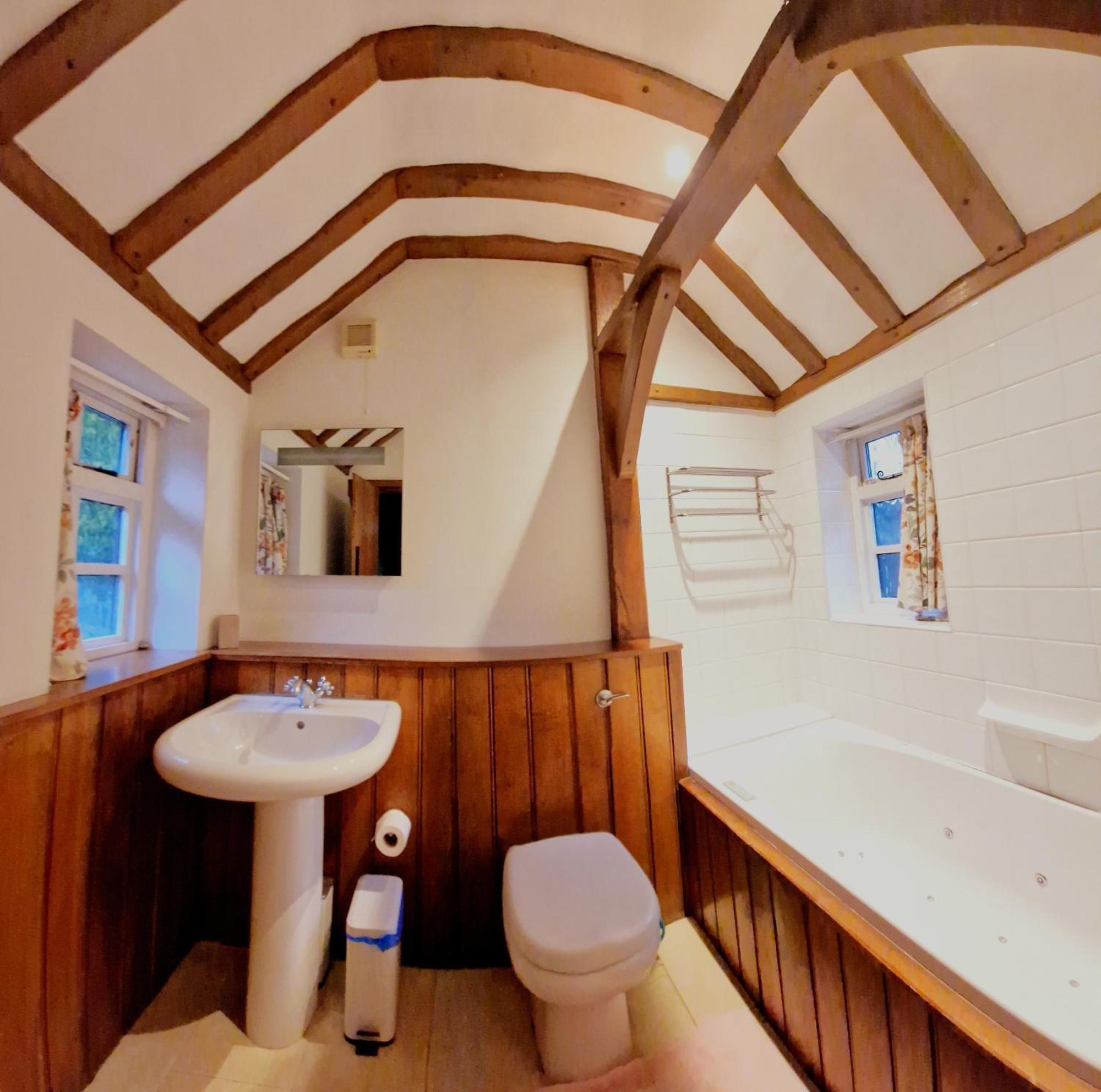 Beautiful Cottage In Brentwood Kelvedon Hatch Экстерьер фото