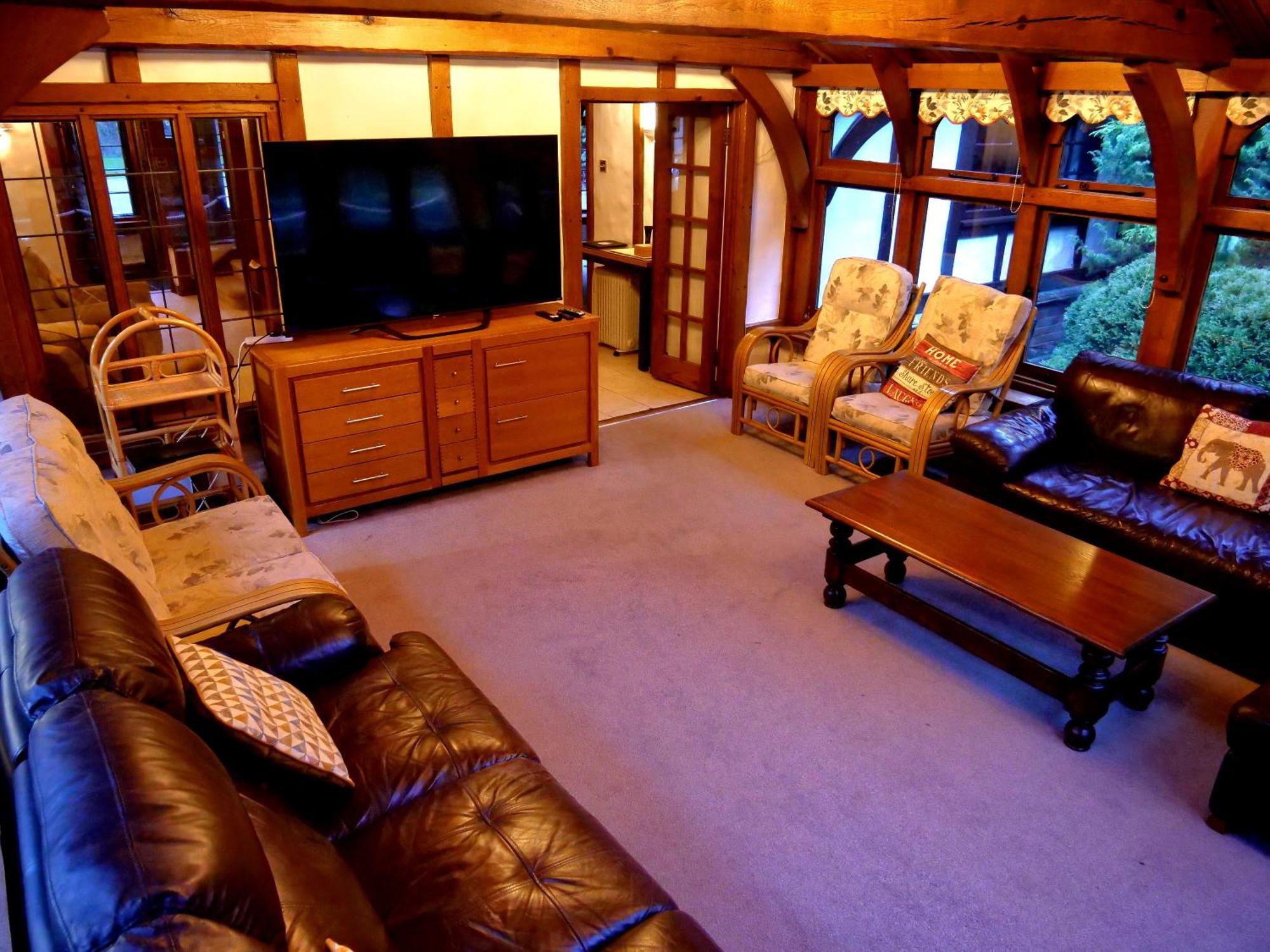 Beautiful Cottage In Brentwood Kelvedon Hatch Экстерьер фото